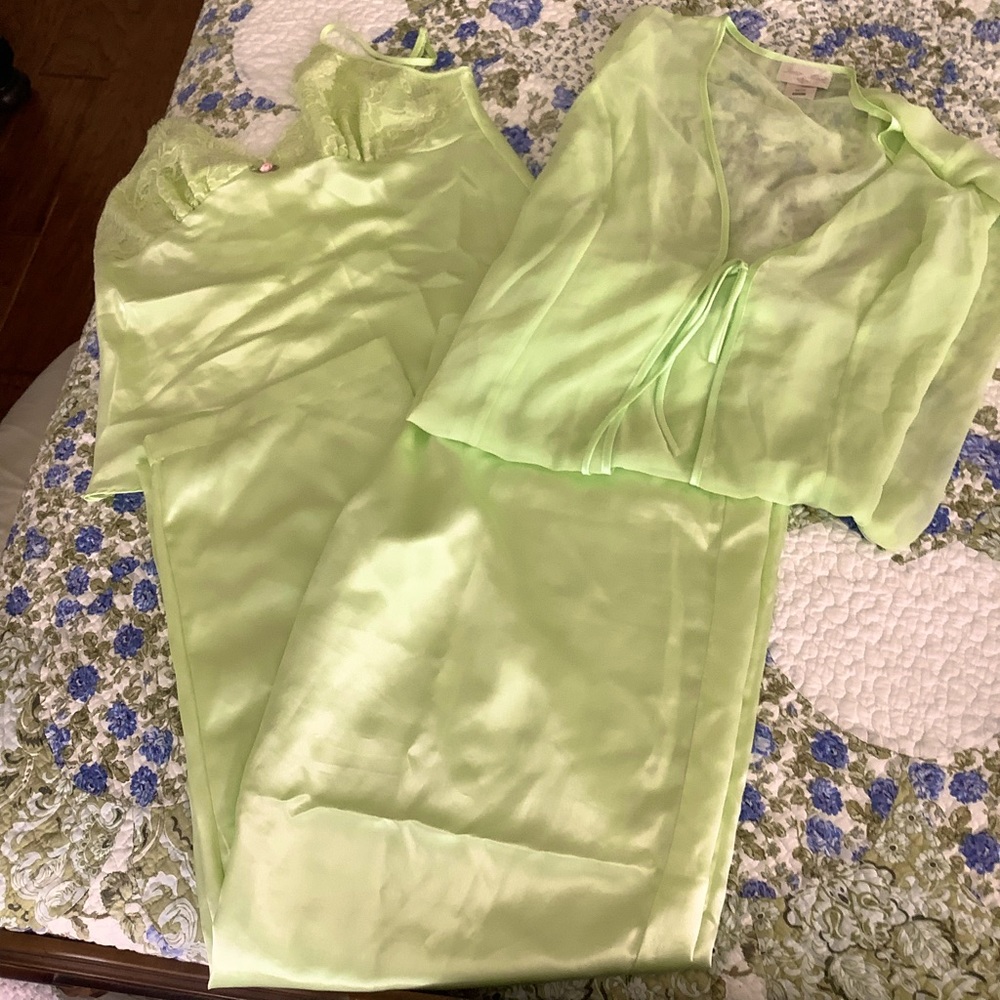 SWEET THREE PIECE PAJAMA SET!